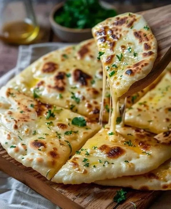 CHEESY NAAN